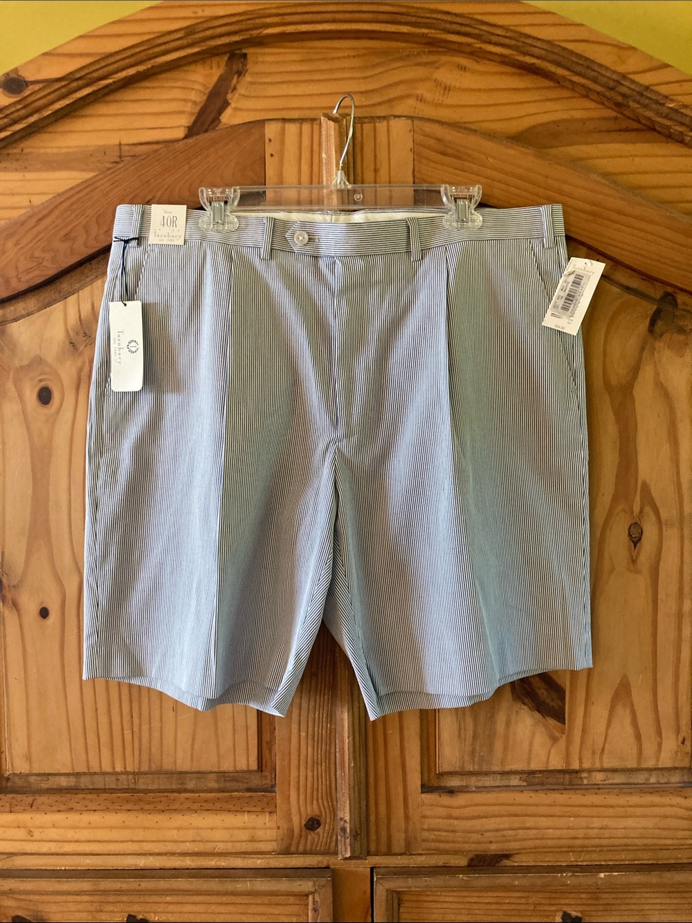 Men’s Turnbury blue white pinstripes chino shorts size 40 - NWT